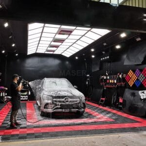 car detailing studio lighting